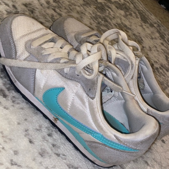 nike tennis shoes old school